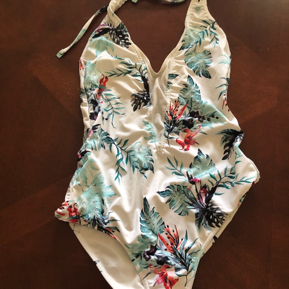 Roxy White Flower One Piece bathing suit